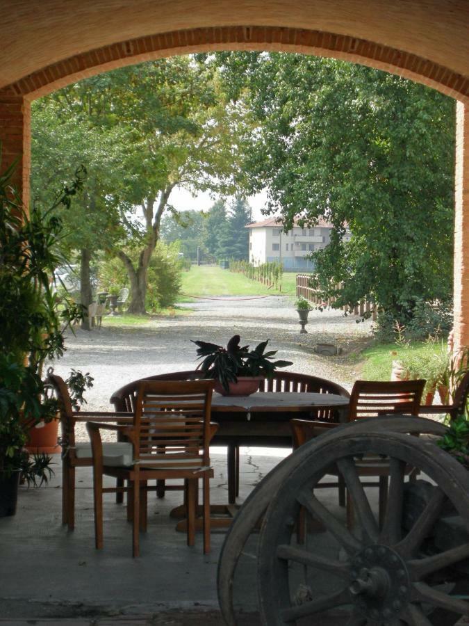 Agriturismo Corte Ghiara Hotel ฟอนตาเนลลาโต ภายนอก รูปภาพ